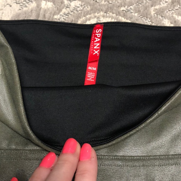 SPANX faux leather leggings OLIVE - Picture 6 of 8